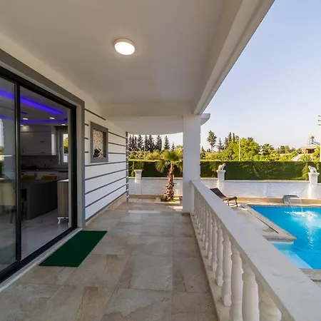 Marvelous With Private Pool In Muratpasa *